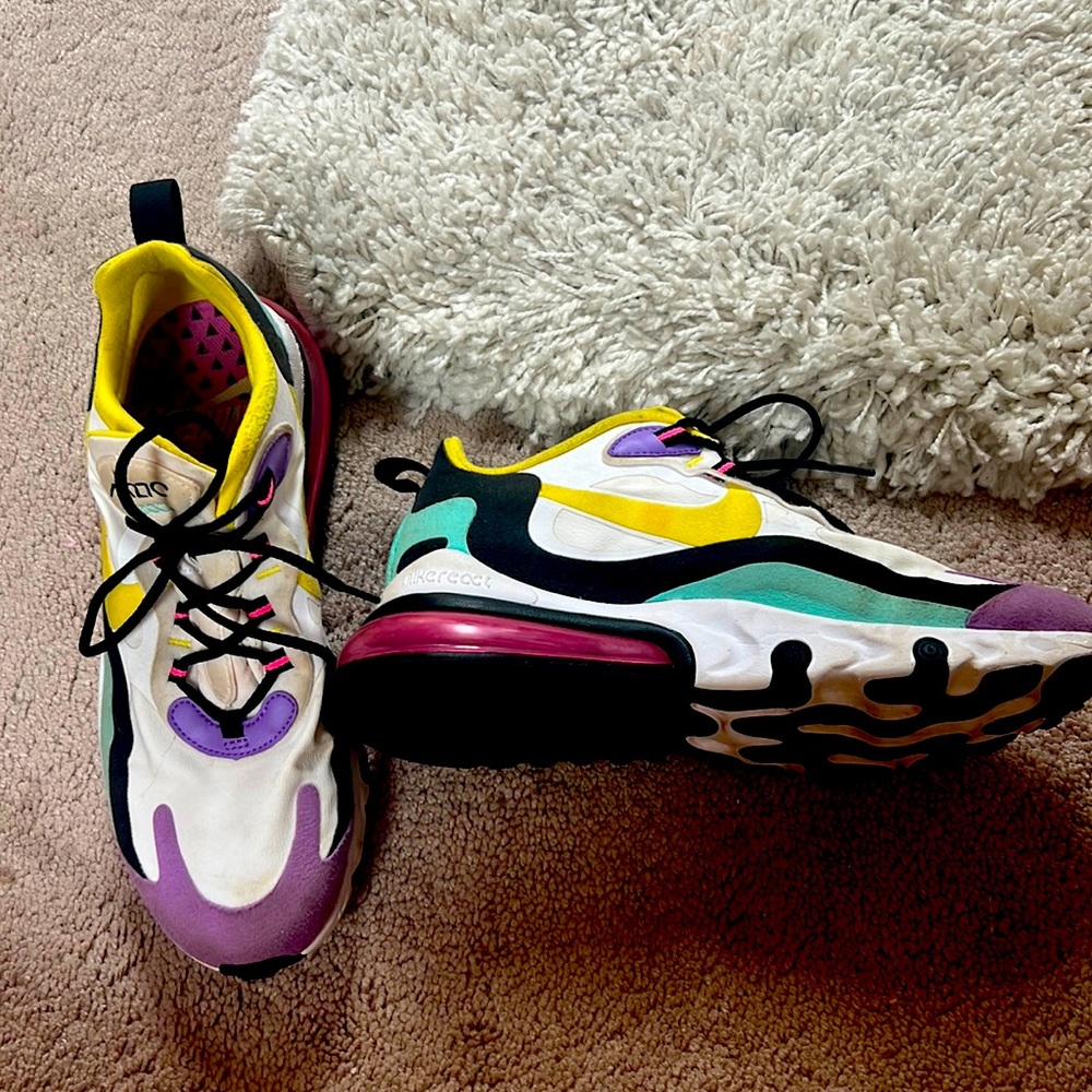 Size 9 women’s Nike reacts